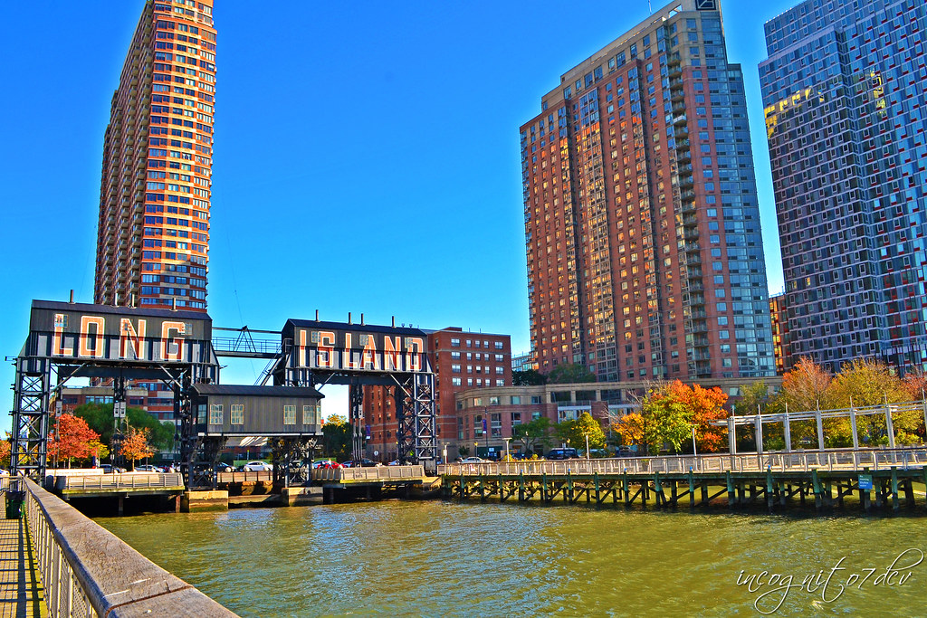 Long Island City Sign & Piers in Gantry Plaza State Park L… Flickr