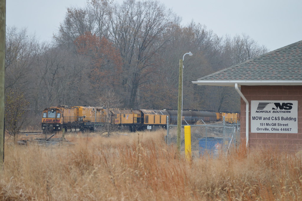 Loram Orrville Ohio Loram Train/Equipment in the NS yard a… Flickr
