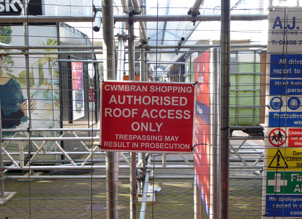 Warning Sign, House of Fraser, Gwent Square, Cwmbran 1 Aug… Flickr