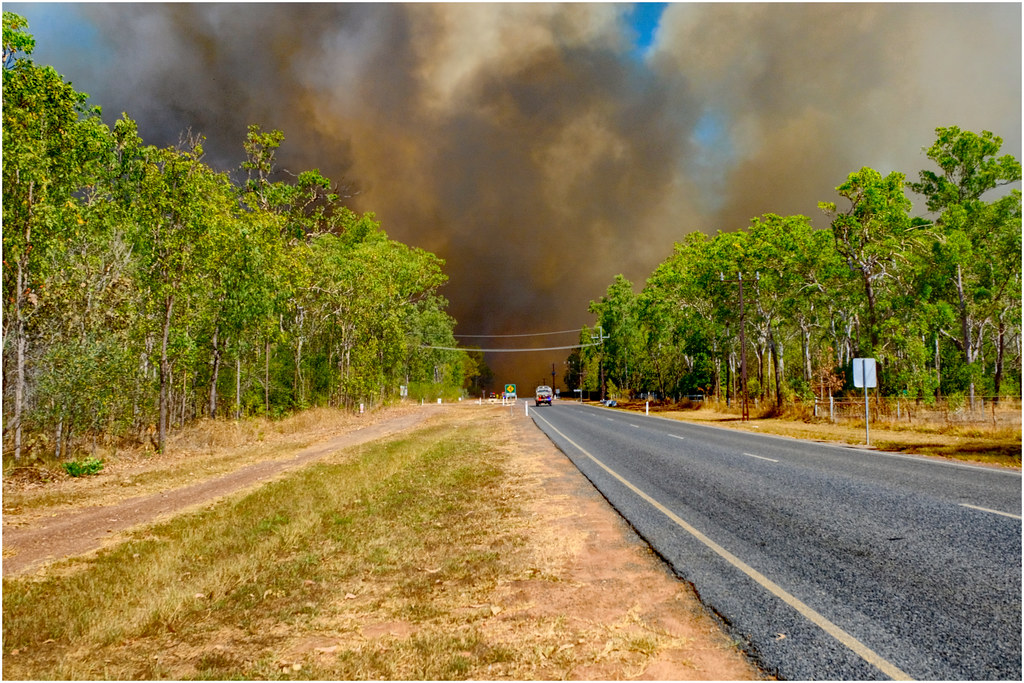 Huge dry season bushfire Humpty Doo, Outer Darwin, North… Flickr
