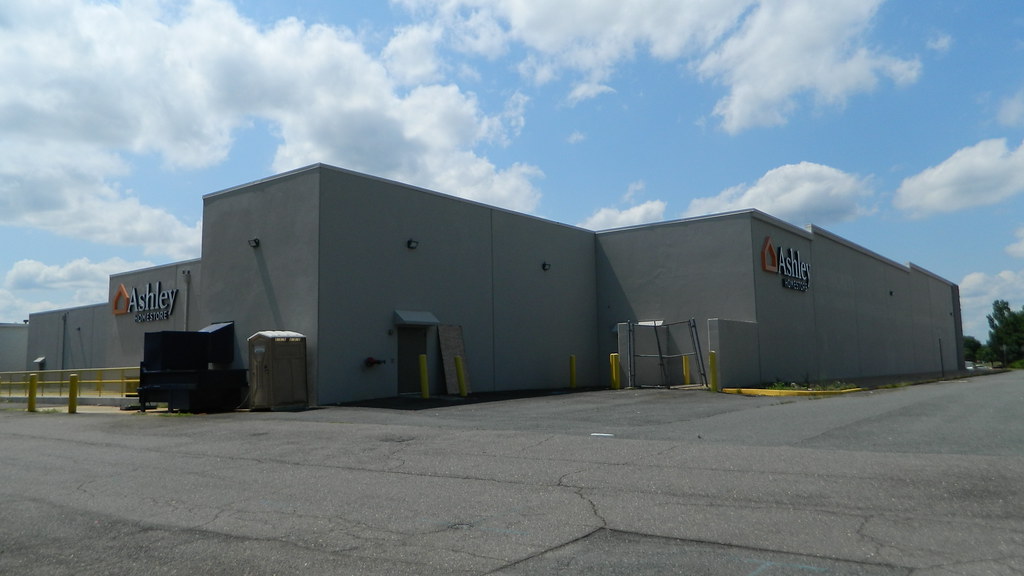 Ashley HomeStore Outlet (closed) Ashley HomeStore Outlet (… Flickr
