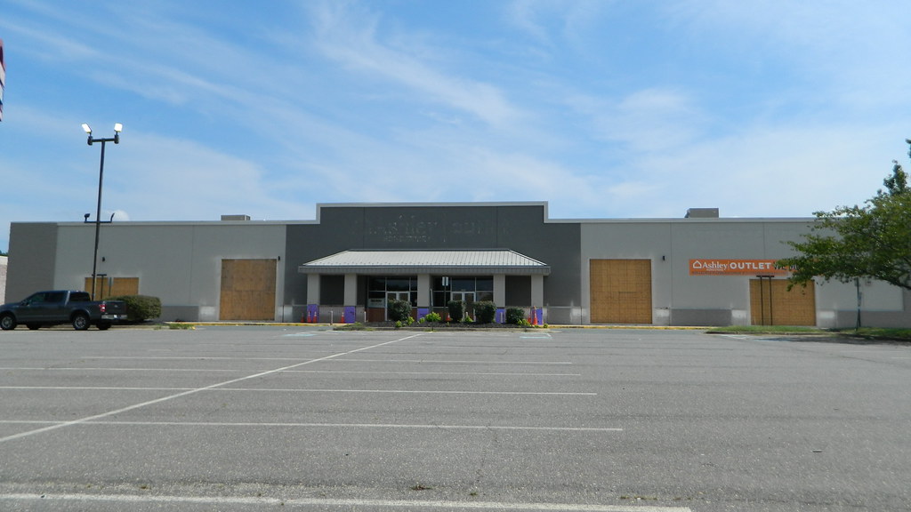Ashley HomeStore Outlet (closed) Ashley HomeStore Outlet (… Flickr