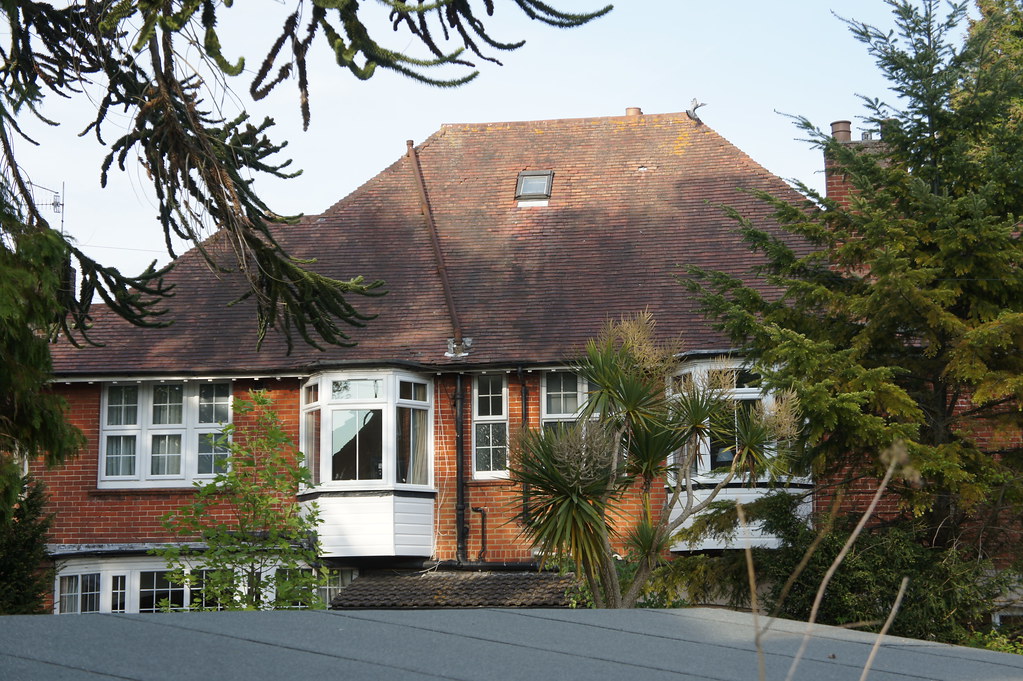 Cleveland Hotel (Bradenham, Lovat House), 90 West Cliff Road