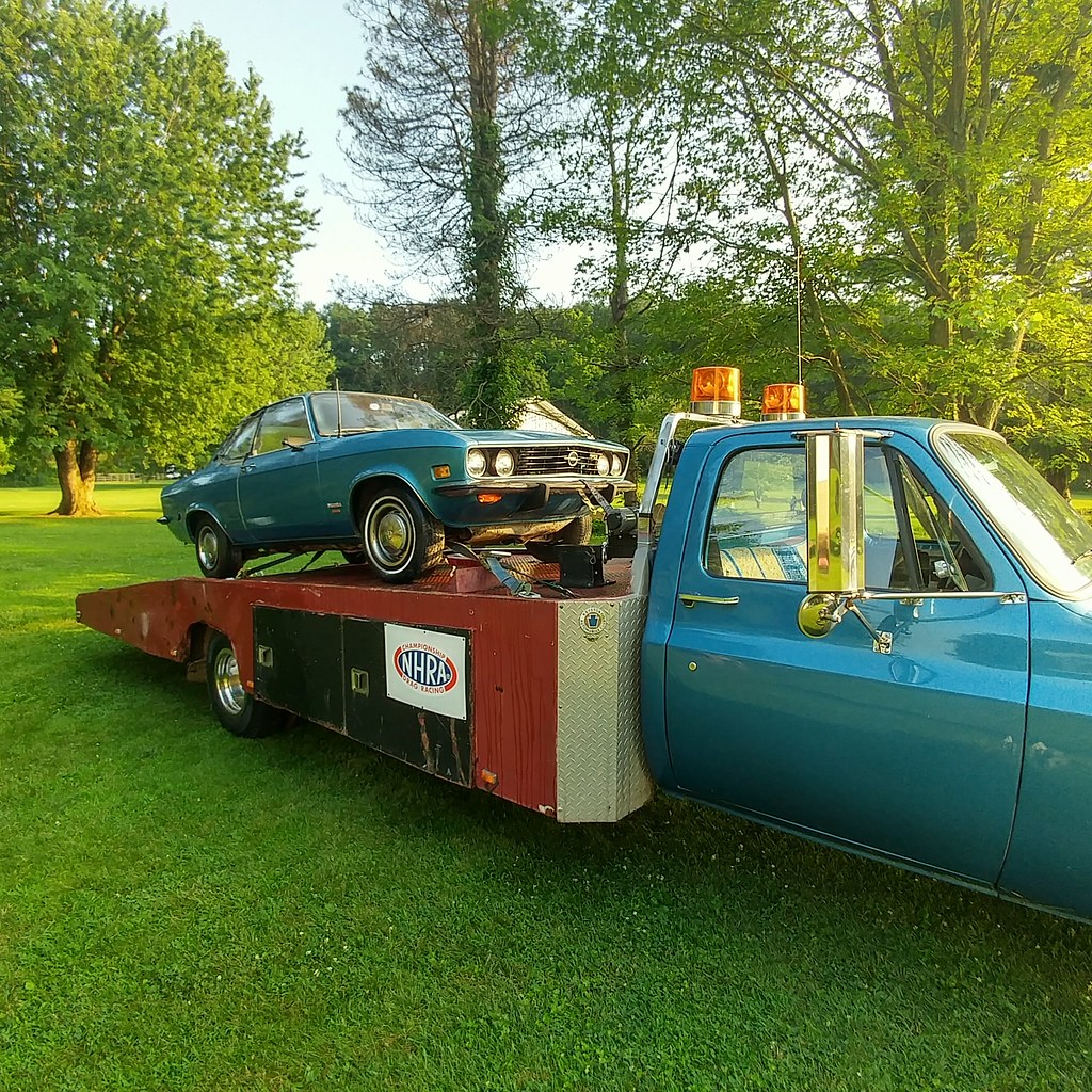 Ramp truck 1984 GMC 454 ramp truck hauling a opel Flickr