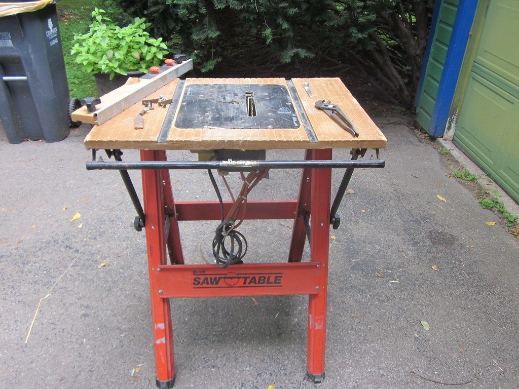 Hirsh.Saw.Table (2) rickpaulos Flickr