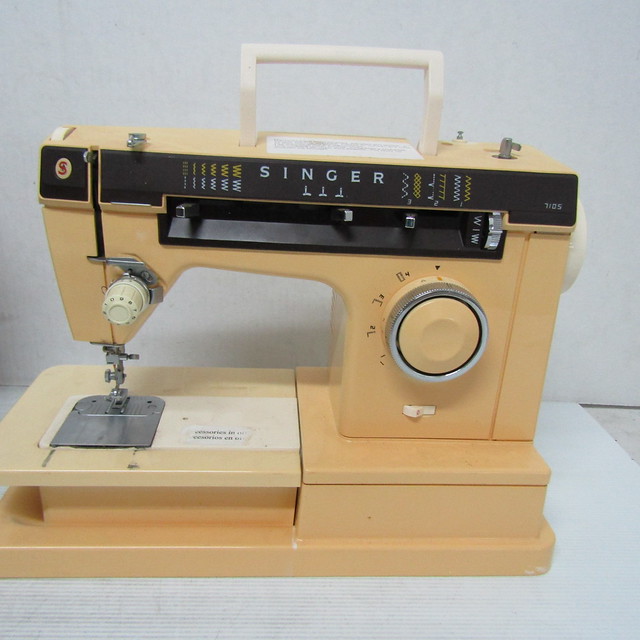 Vintage Singer Model 7105 Sewing Machine & Case 8/7 Flickr