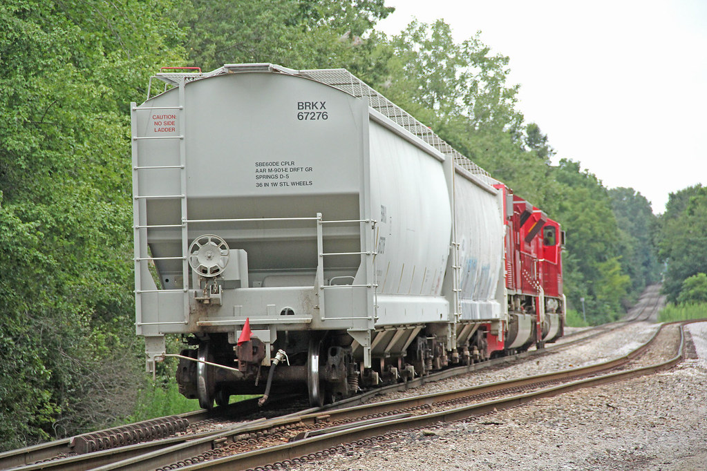 The Yard is Almost in Sight The Switz City turn has Hiawat… Flickr