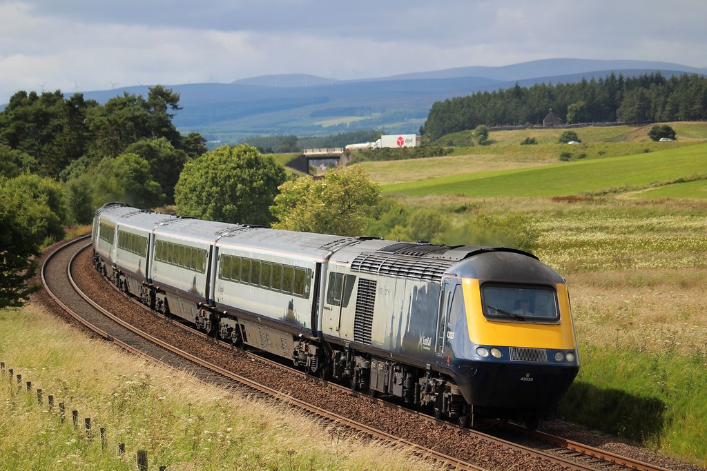 Aberdeen Express ScotRail 43033 roars towards Bardrill Roa… Flickr