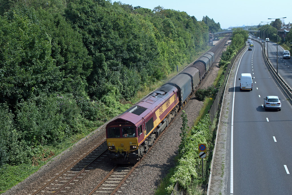 66054 66054 approaches Woodfield Lane, Hessle with a short… Flickr