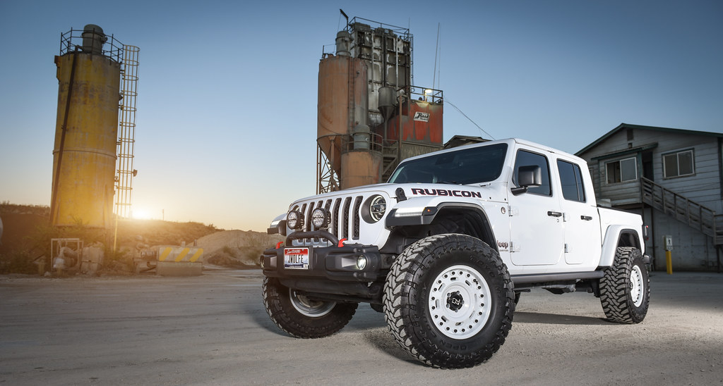 jeepgladiatorwheelsblackrhinoaxleglosswhiterims78… Flickr