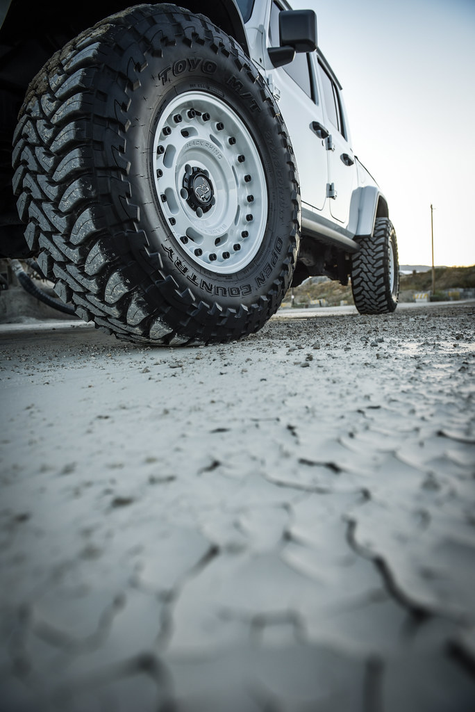 jeepgladiatorwheelsblackrhinoaxleglosswhiterims69… Flickr