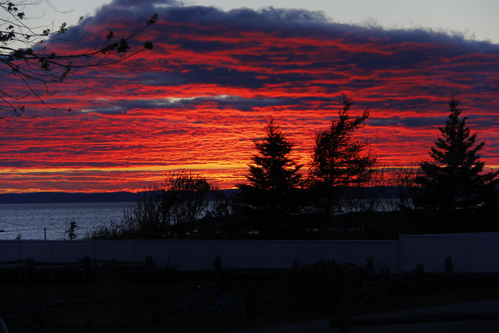 Couché de soleil Rivière TroisPistole, Québec, Canada