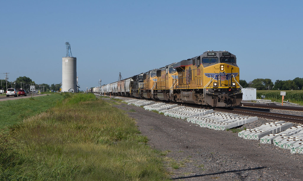 Eastbound at Chapman, Nebraska Union Pacific AC45CCTE 5339… Flickr