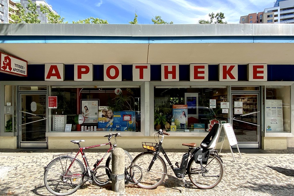 TITISEE APOTHEKE Berlin Waidmannslust, August 2020. monsieur