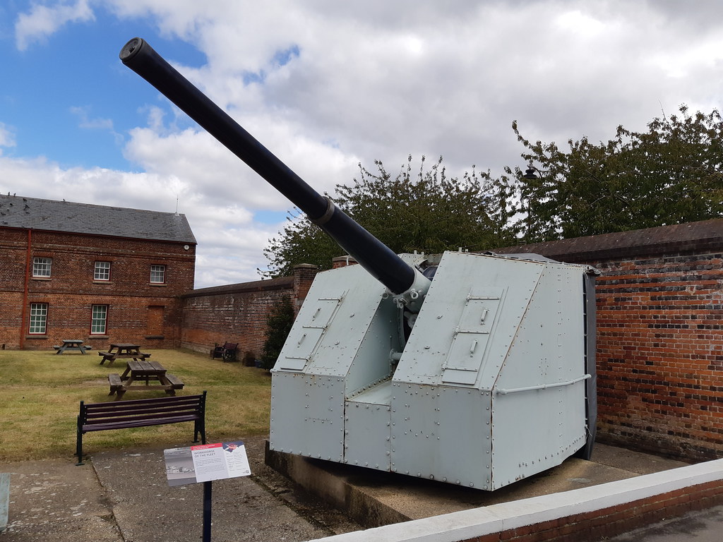British WW2 4.7 inch Mk IXB Naval Gun on Central Pivot Mou… Flickr