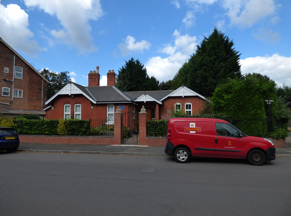 The Lodge to Heathfield Hall in Handsworth The Lodge to He… Flickr