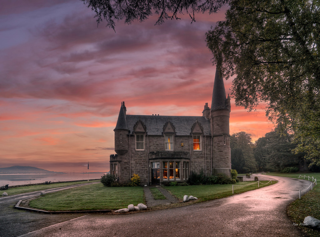 Bunchrew House by twilight Bunchrew House, Inverness IV3 8… Flickr