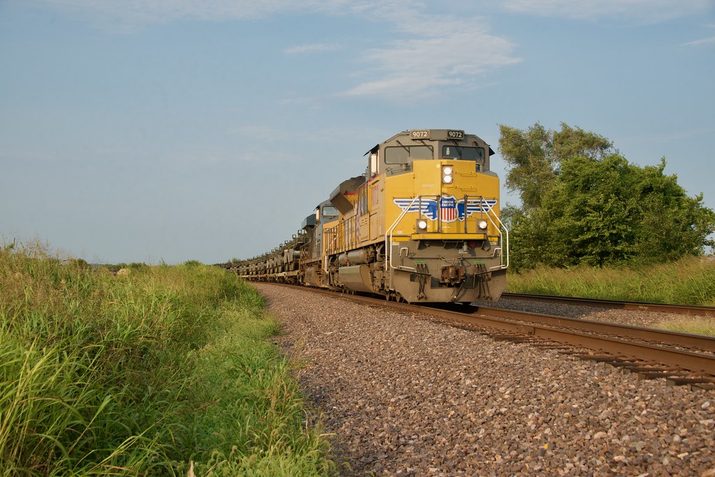 UP 9072 West at Loring, KS Someone needs to get out here w… Flickr