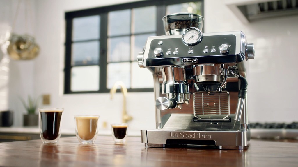 De'Longhi La Specialista EC9335M Credit to https//coffe… Flickr