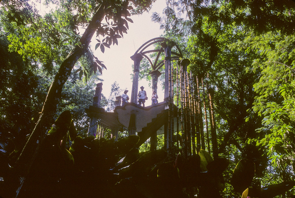 Las Posas Xilitla 15.jpg Chris Vreeland Flickr