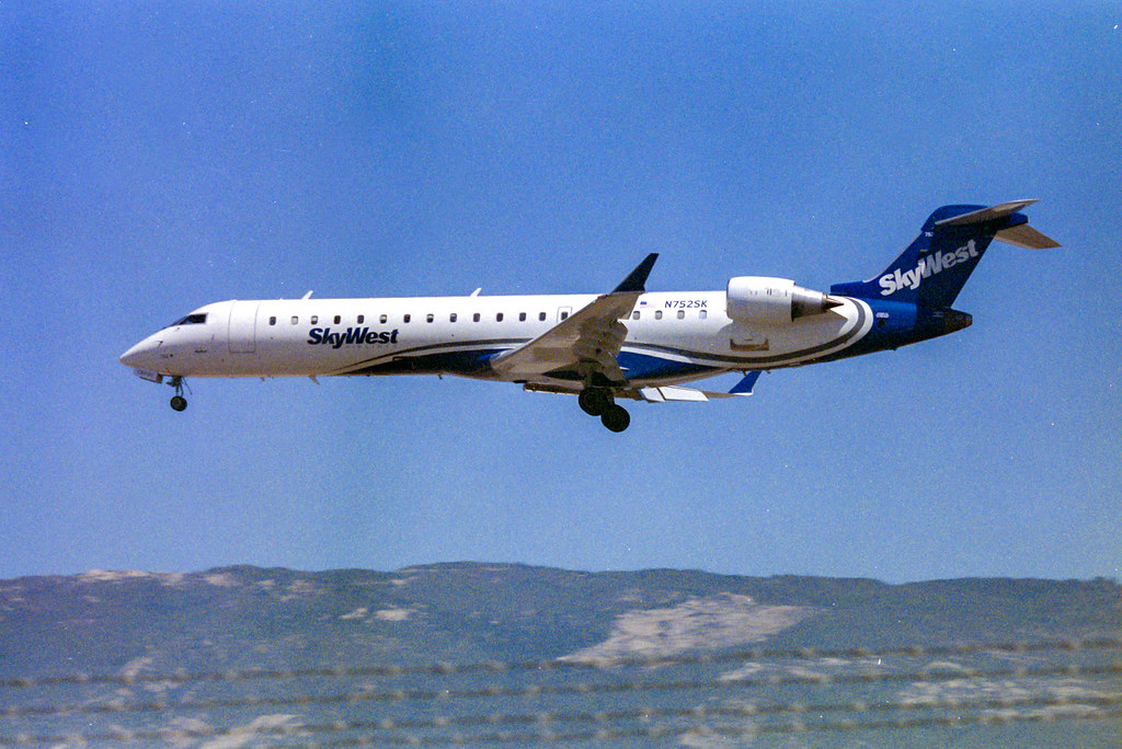 Skywest Canadair Regional Jet CRJ700 Arriving at Santa Ba… Flickr