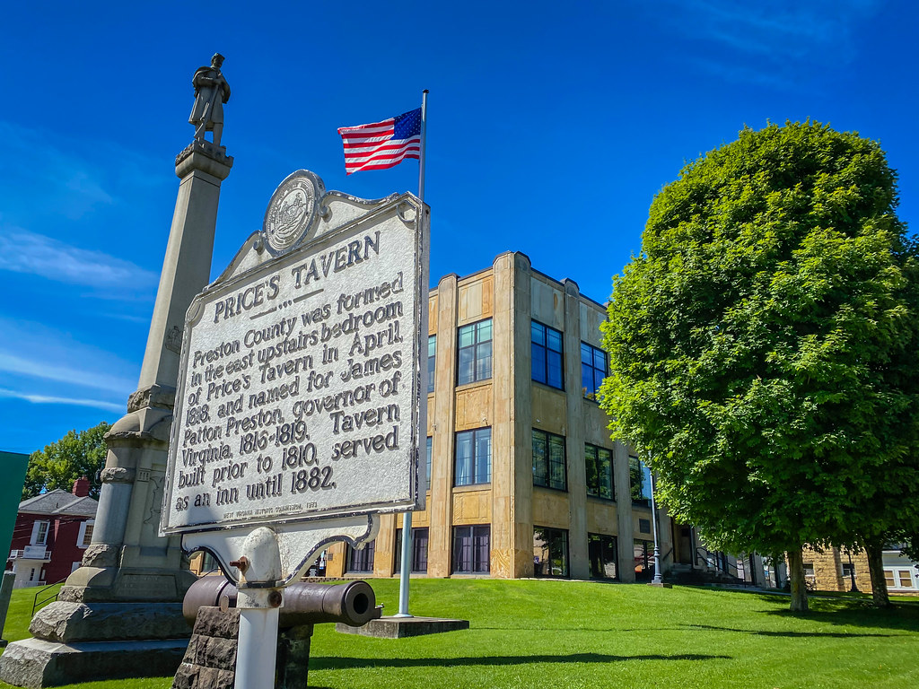 Preston County Courthouse with Civil War Soldier's Memoria… Flickr