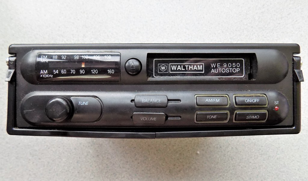 WALTHAM PULL OUT CAR RADIO / CASSETTE PLAYER WE 9050 Flickr