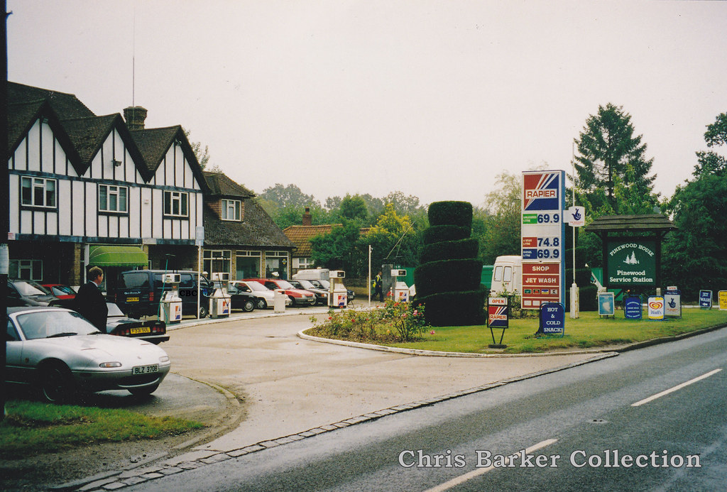 Rapier Pinewood Service Station, Pinewood Studios, Iver,… Flickr
