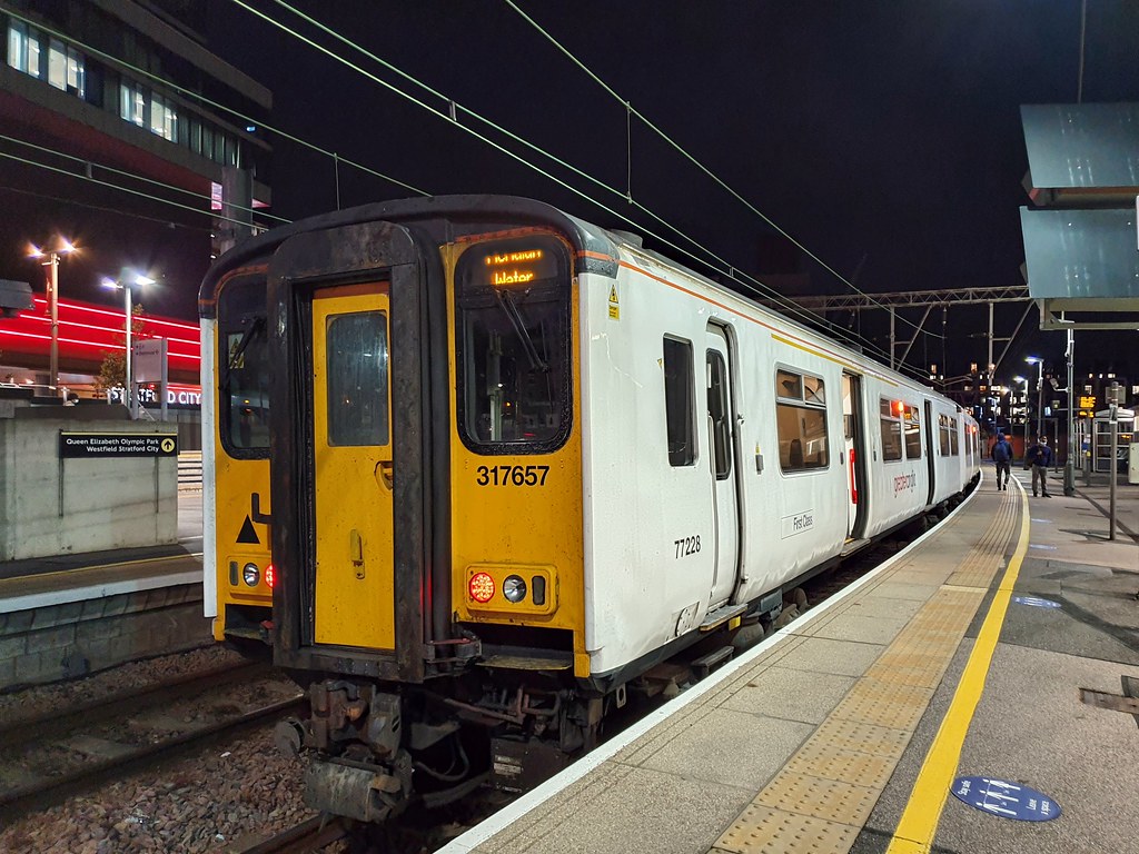 317345+317657 317345+317657 at Stratford working 2M56, the… Flickr