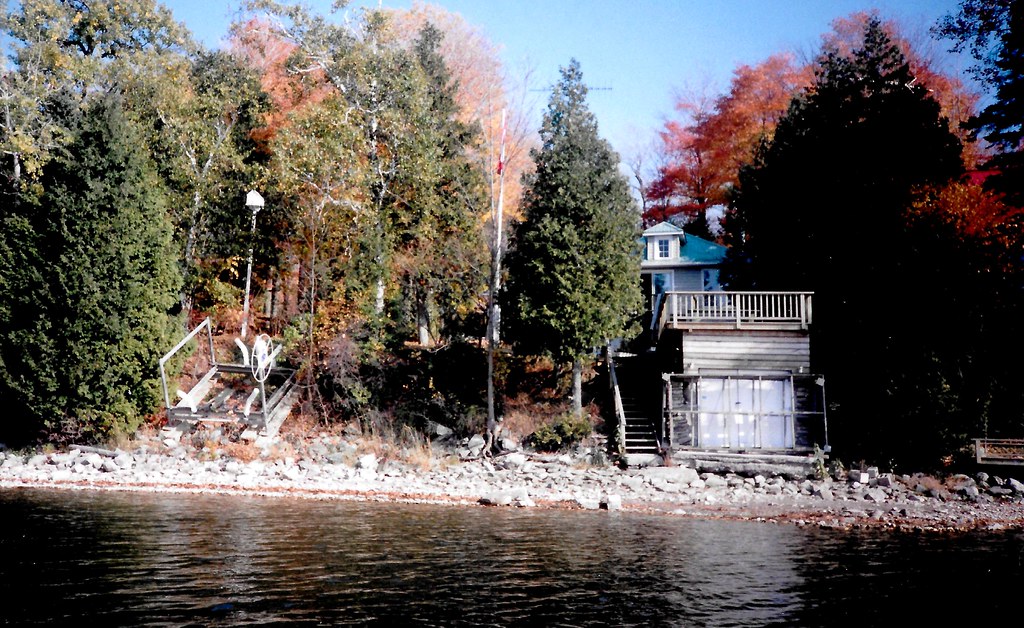 Yates Cottage in Autumn, Head Lake, Ontario In autumn, the… Flickr