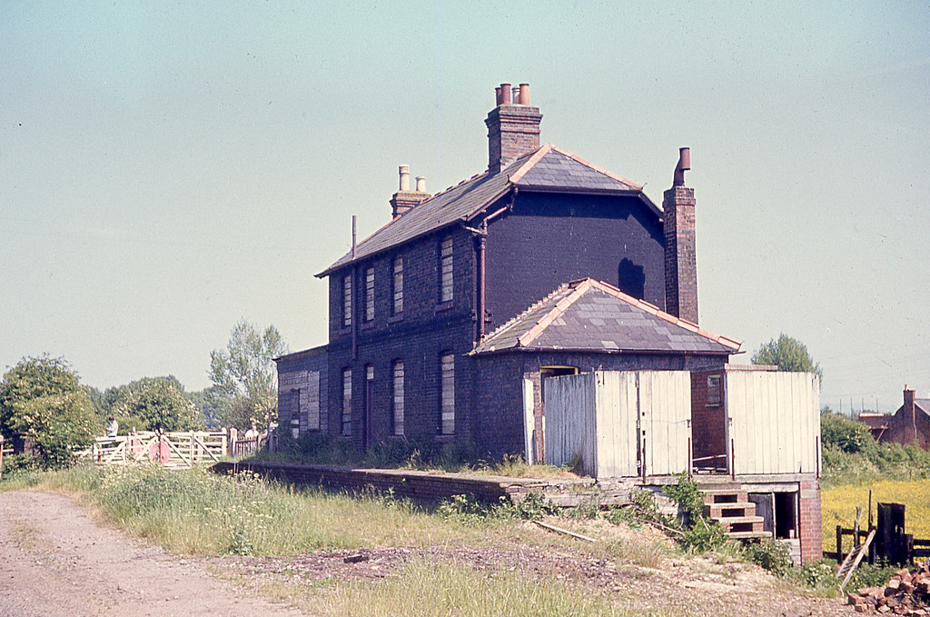 Marston Gate station, Hertfordshire, on the closed LNWR Ch… Flickr