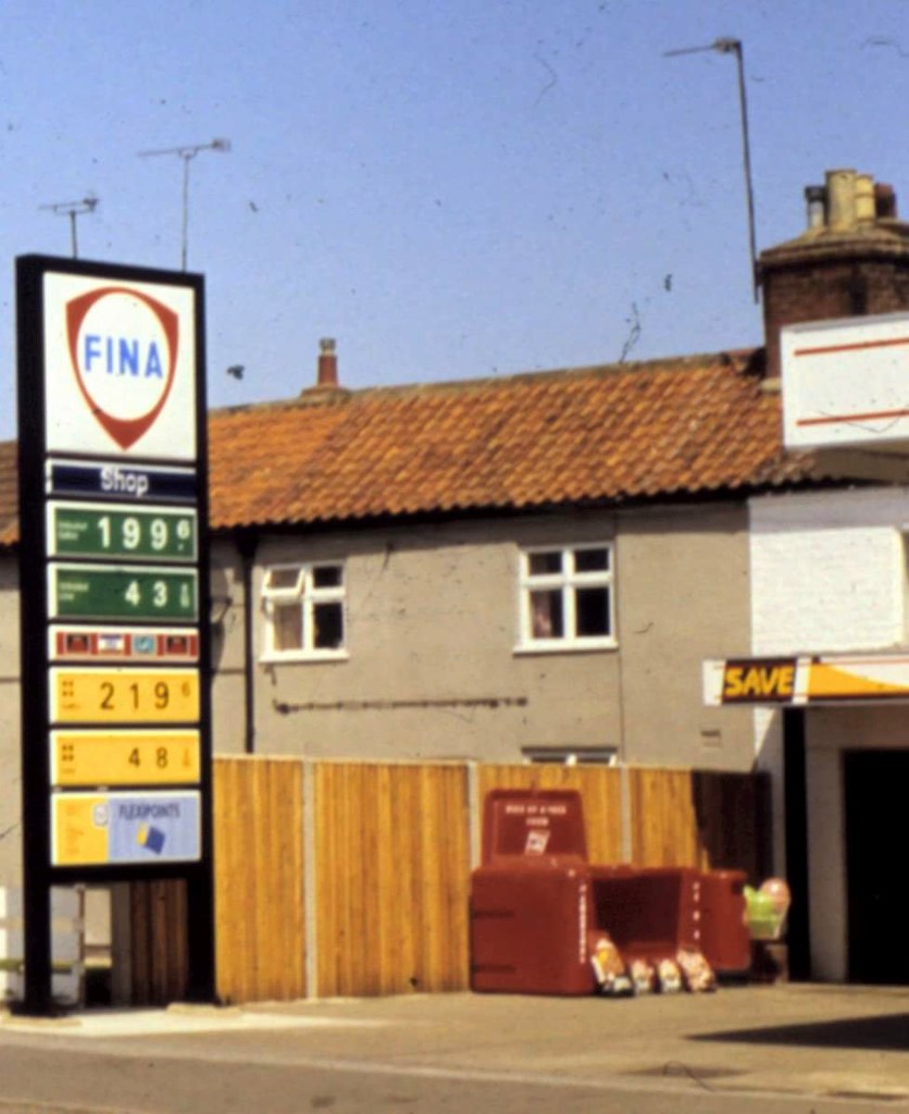 Save/Fina totem pole Willingham Rd, Market Rasen, Lincoln… Flickr