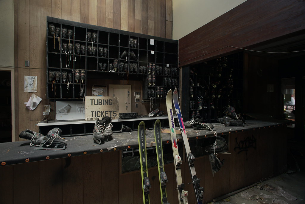 DSC00563 Nevele Grand Hotel, Ellenville NY Ski lodge. Skat… Flickr