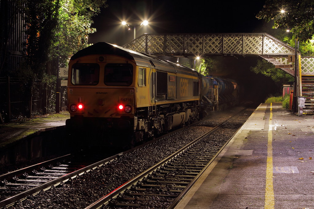 Shalford, Guildford UK 2020 The sodden platform 00.42hrs… Flickr