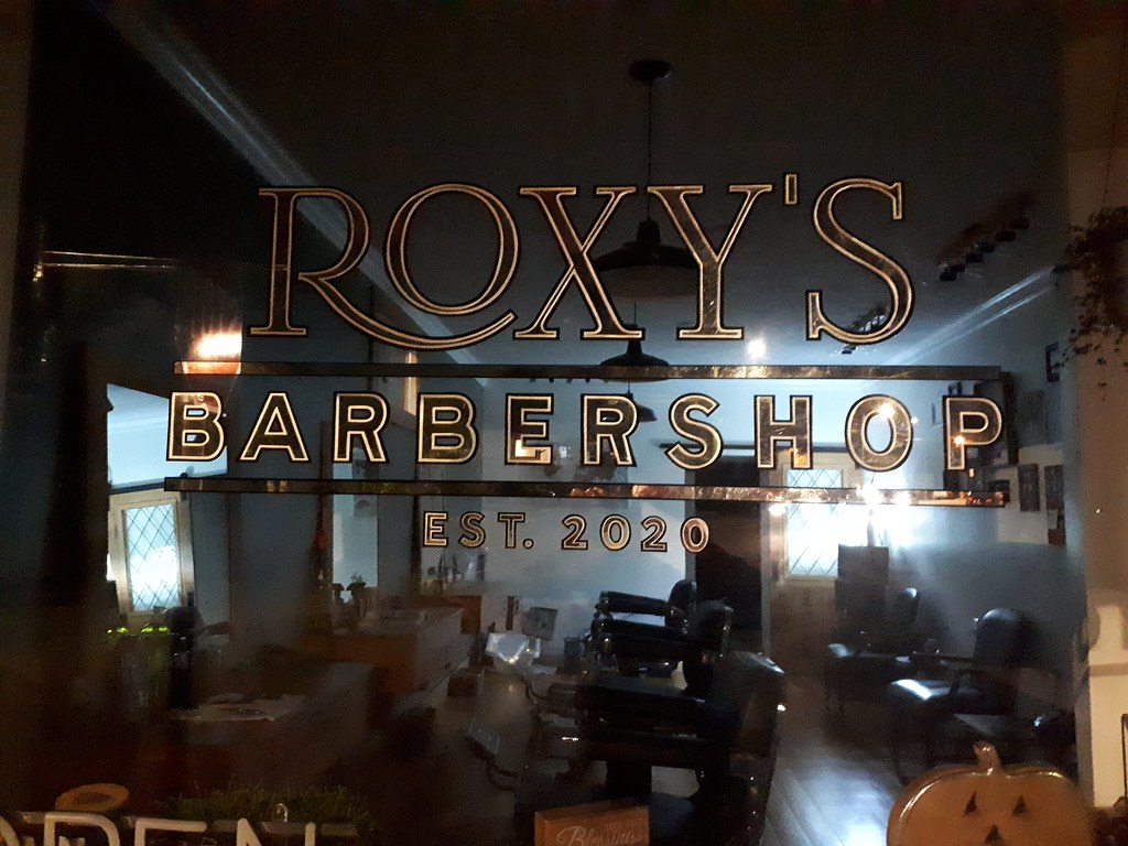 Roxy’s at night kevin_in_bc Flickr