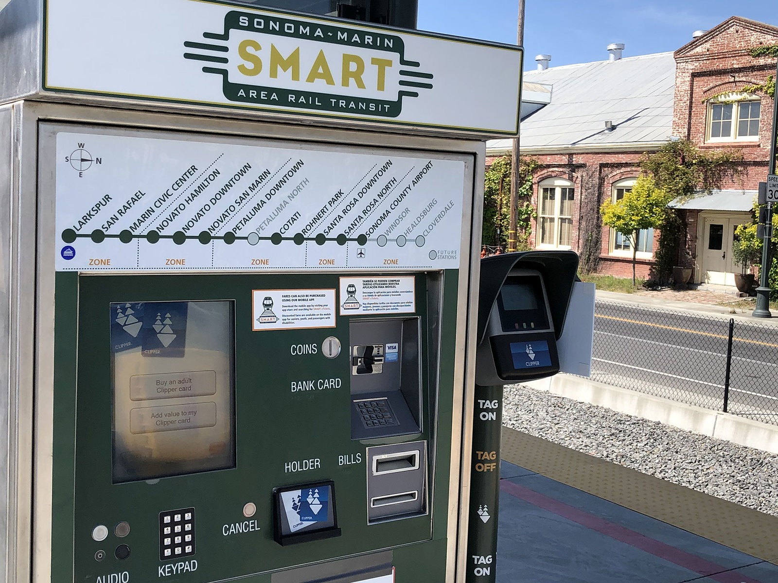 307 Squirrel Hollow Court, Petaluma Presented by GARY & ASHLEY BROWN