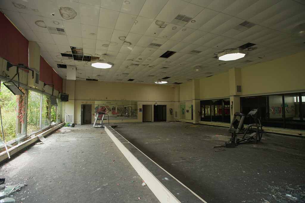 DSC00661 Nevele Grand Hotel, Ellenville NY Gym Matthew Wagenknecht