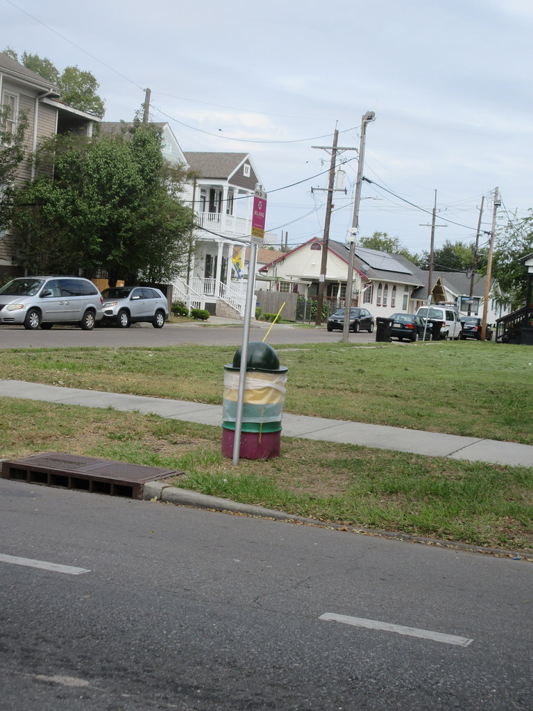 Napoleon Avenue, Uptown New Orleans Bus stop & trash can a… Flickr