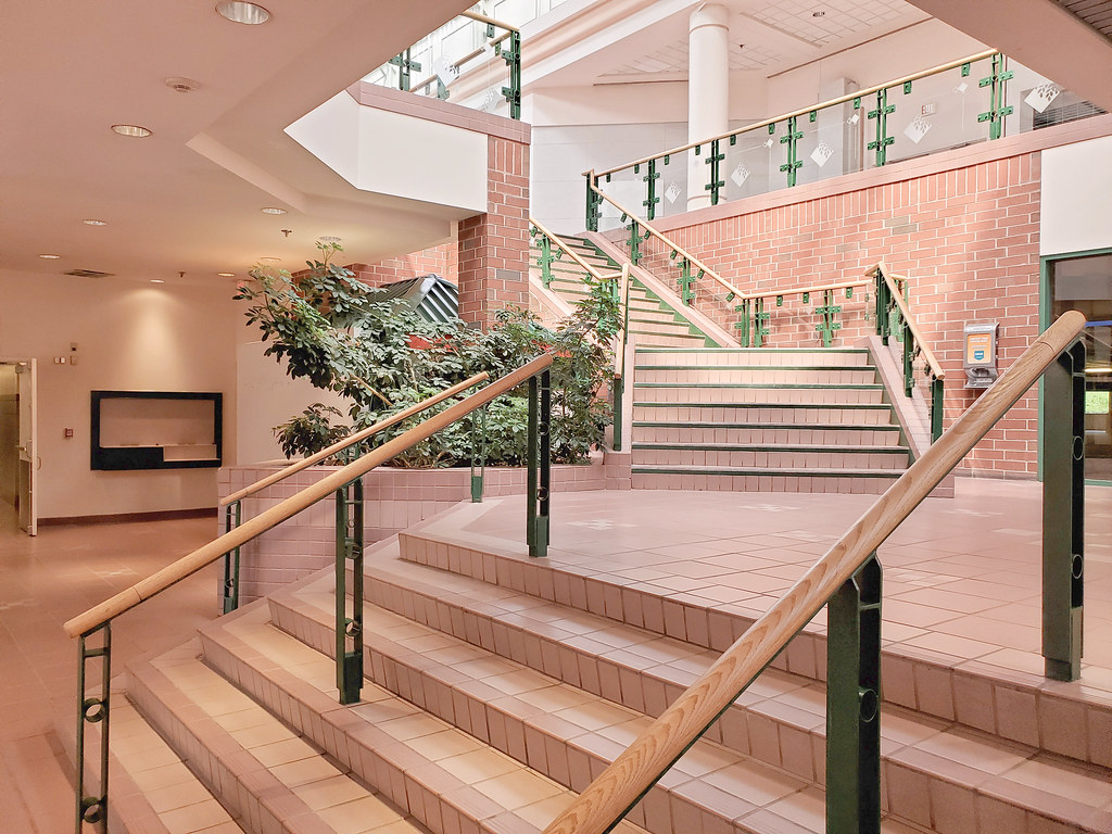 Greendale Mall Worcester, MA The Caldor Rainbow Flickr