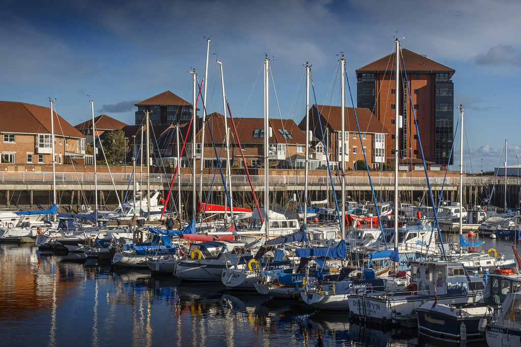 Roker Marina, Sunderland Catching the last rays of the Aut… Flickr