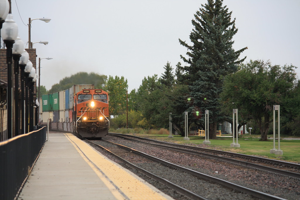 BNSF Z Train Cut Bank Amtrak Station tcamp7837 Flickr