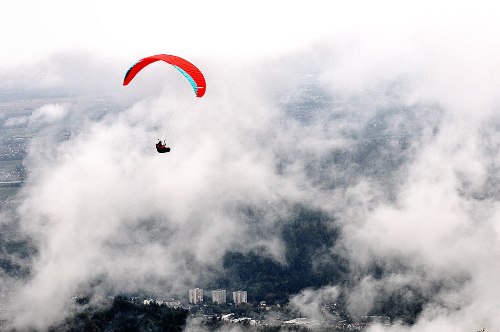 Audessus des nuages " "... Audessus des nuages … Flickr