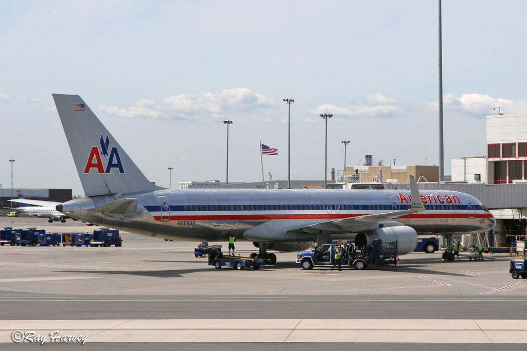 N668AA at Boston American Airlines Boeing 757223 N668AA a… Flickr