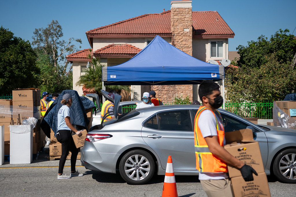 Food DistributionEl Monte Food drivethru giveaway hosted… Flickr