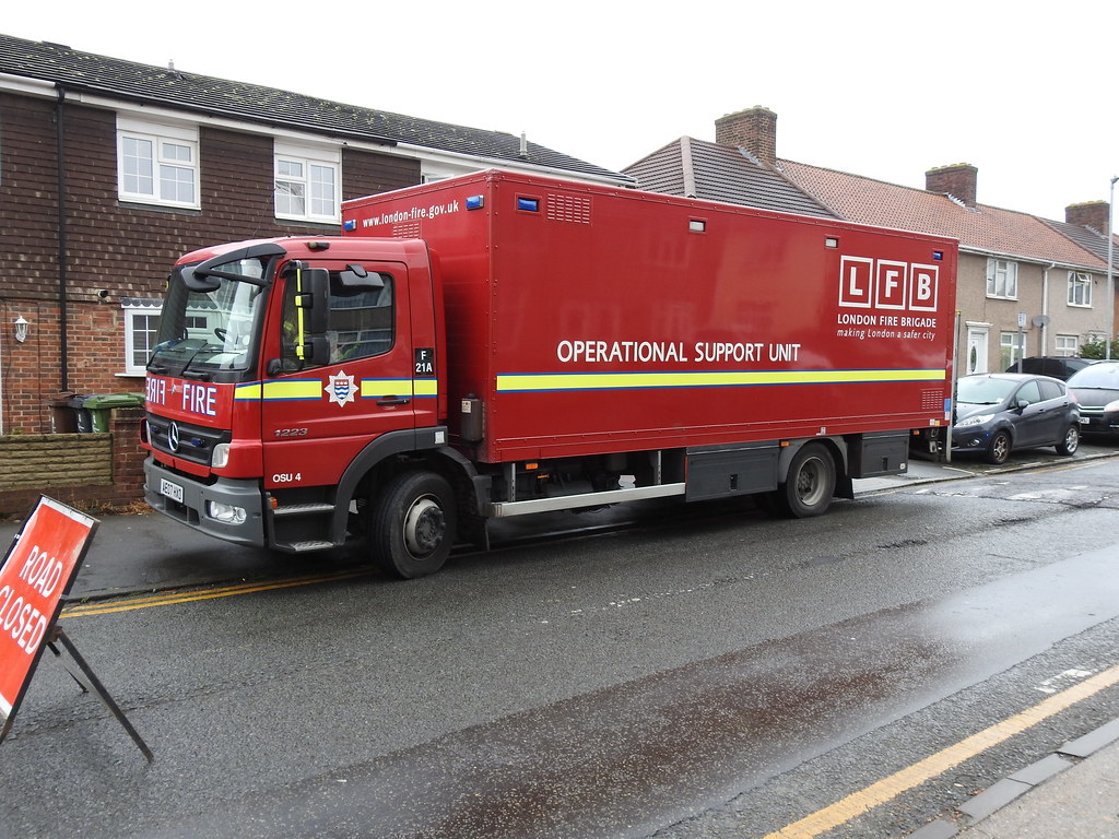 London fire brigade, OSU4, AE07 HXO Mercedes Kemp road ind… Flickr