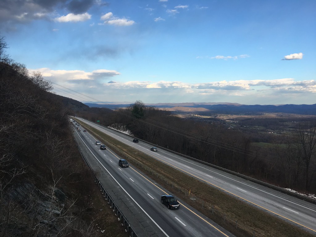 I64 in Afton, VA I64 going over the Afton Mountain range… Flickr