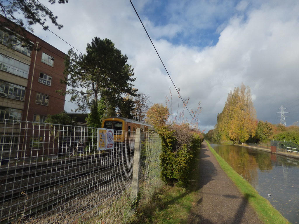Worcester & Birmingham Canal in Bournville West Midlands… Flickr