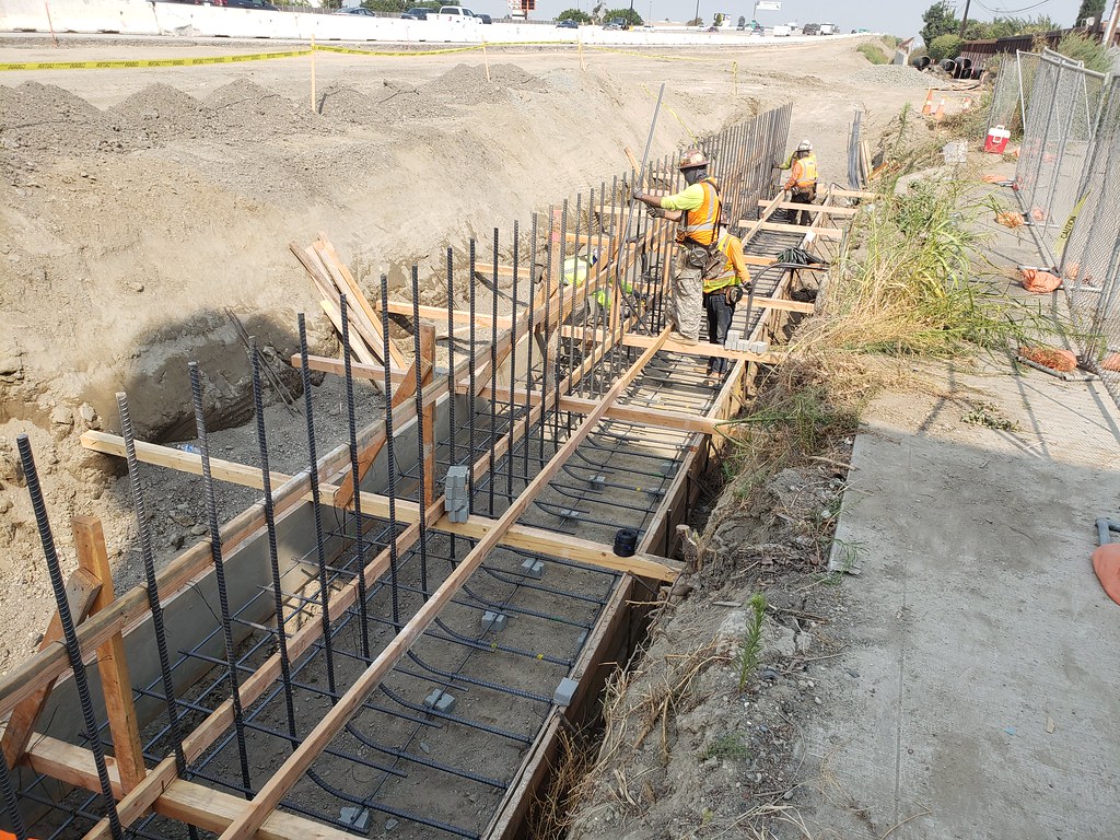 200821_STR_DA_01_RW956 Placing footing rebar CMC I405 Flickr