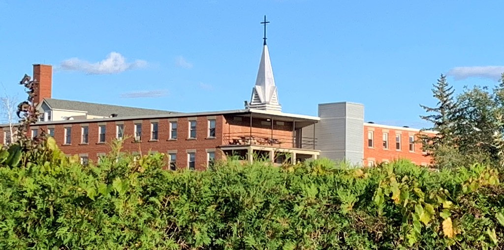 Le collège StJeanVianney, boulevard Gouin Est, Rivièred… Flickr