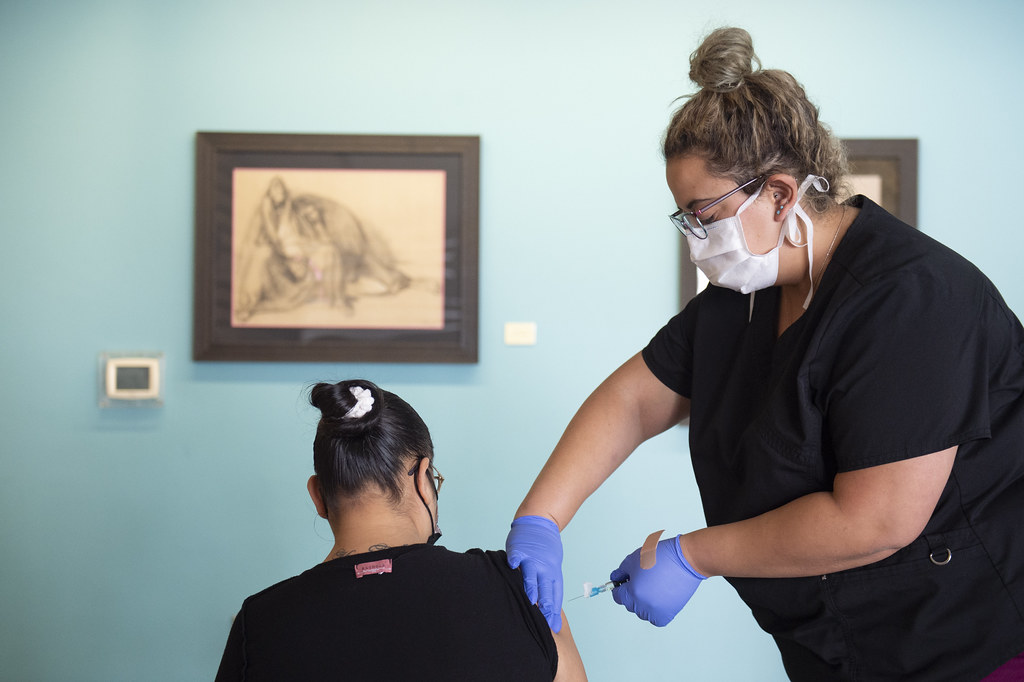 Flu Shot Drive Up_LAC+USC_10 LAC+USC nursing staff adminis… Flickr